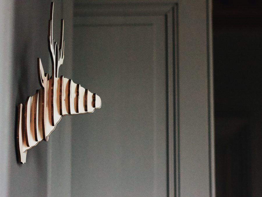 Comment choisir une decoration murale cerf en metal durable ?