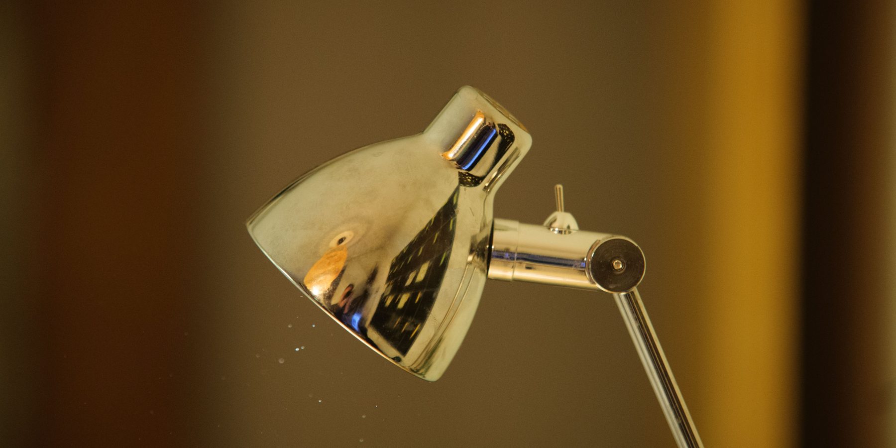 Comment reconnaître une vraie lampe acier de qualité ?