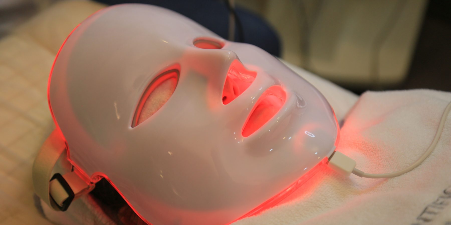 Lampe visage LED : quel appareil choisir vraiment ?