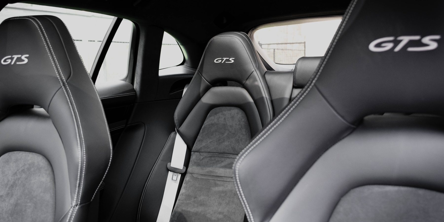 Porsche 911 interieur arriere : vraiment utile ou gadget ?