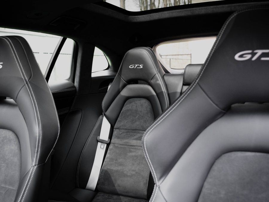 Porsche 911 interieur arriere : vraiment utile ou gadget ?