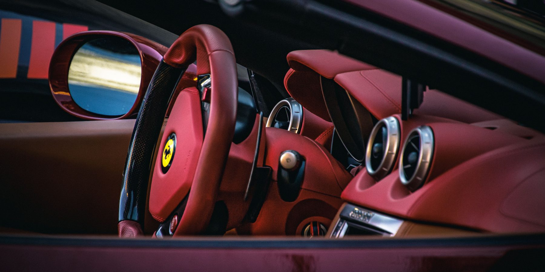 Intérieur voiture sport : comment éviter les erreurs coûteuses ?