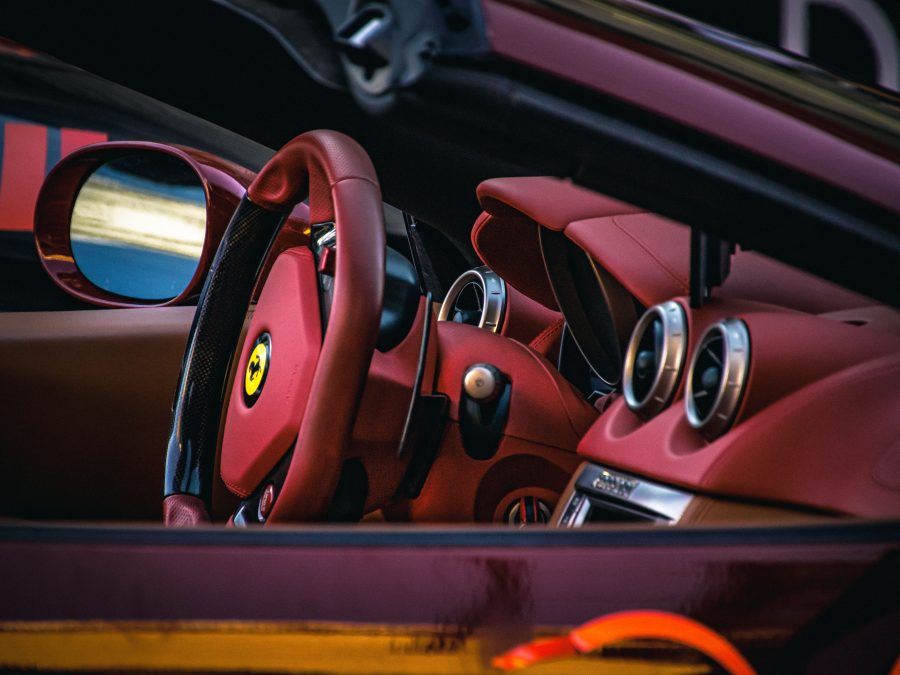 Intérieur voiture sport : comment éviter les erreurs coûteuses ?