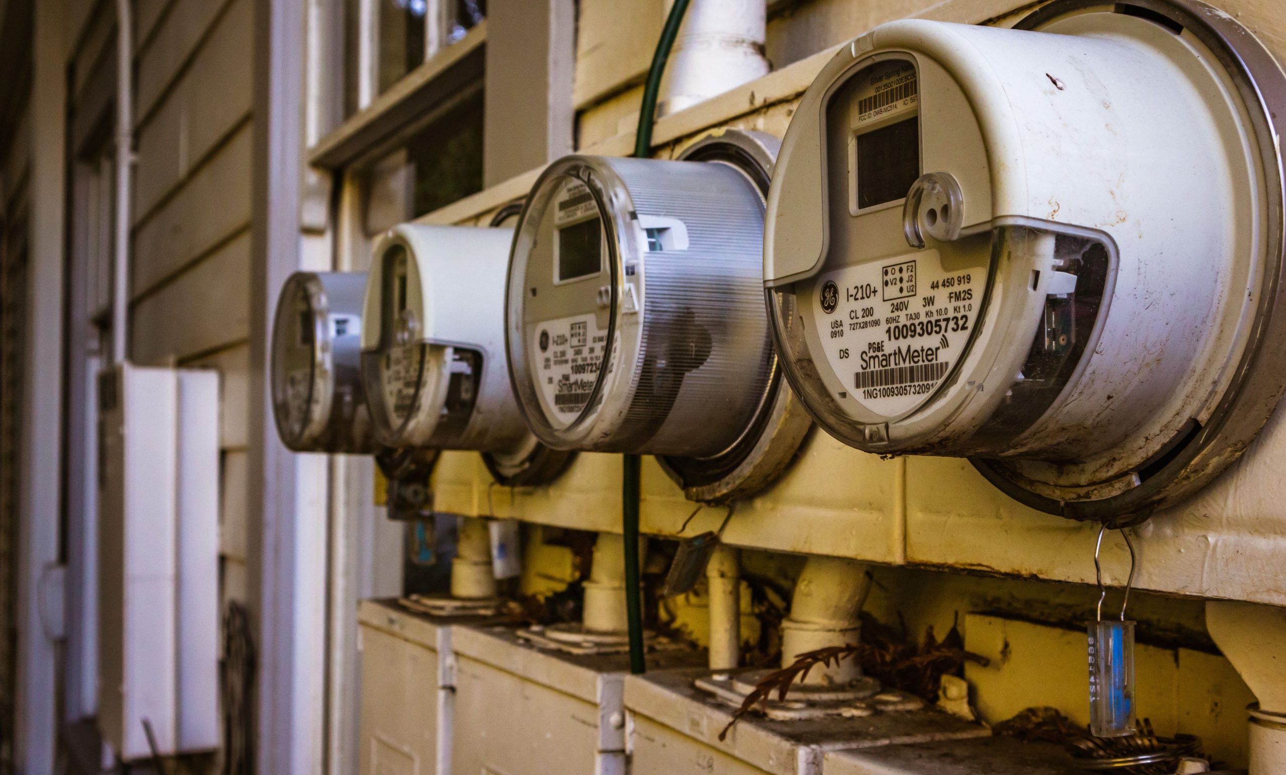 Compteurs électriques intelligents résidentiels mur extérieur